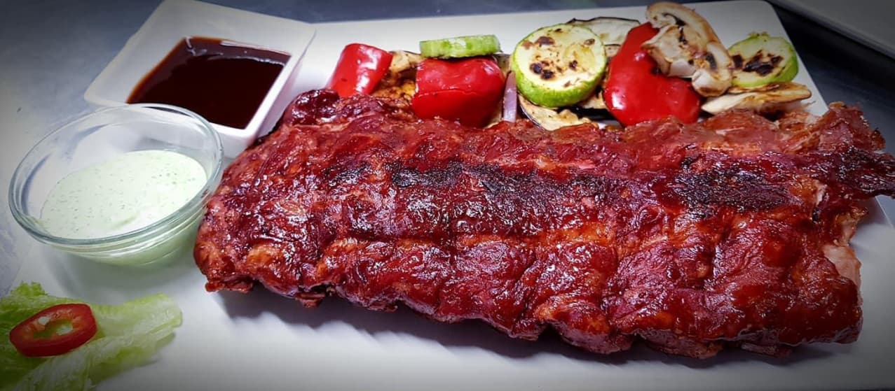 Scăriță de porc afumată și rumenită la grătar