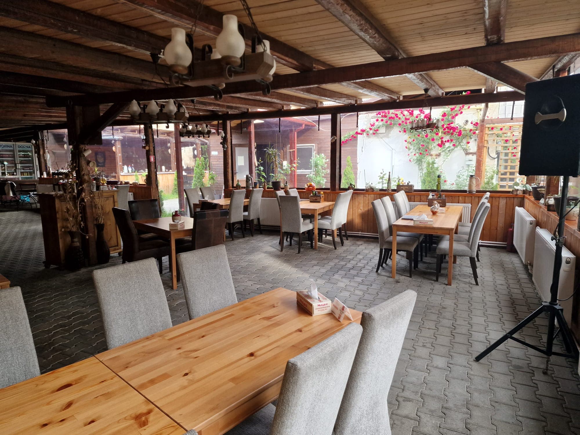 Terasa acoperită Casa Verona, pregătită pentru un grup mare